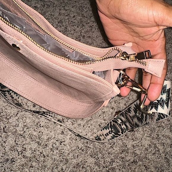 Ahdorned Women’s Crossbody Bag Purse Light Pink Rose Strap Included NWT - Picture 3 of 5